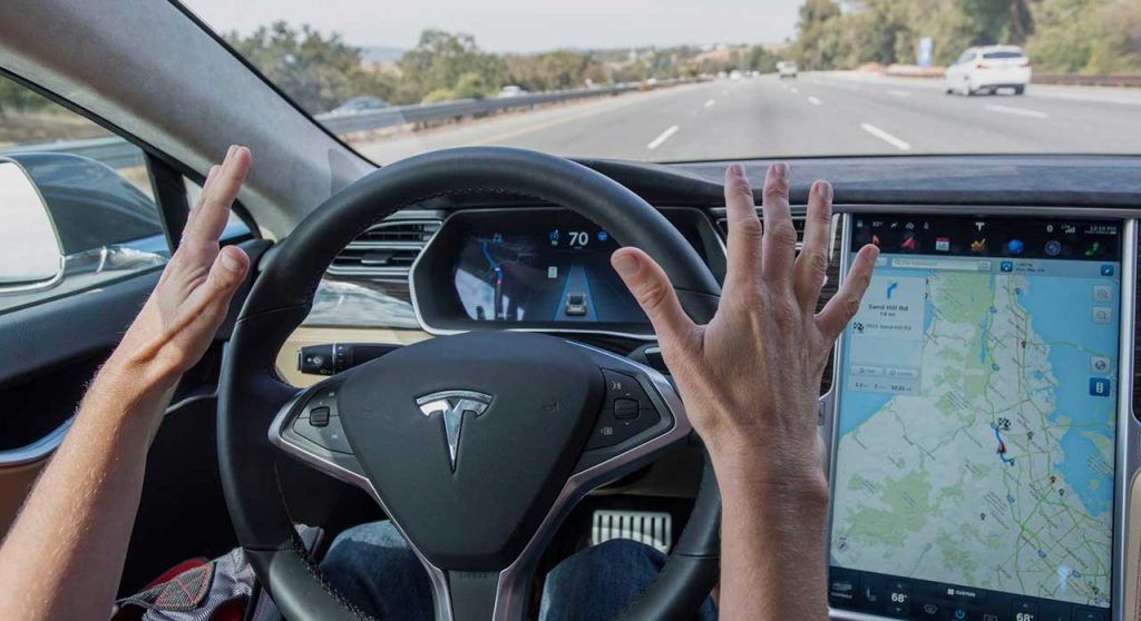 Durch den tödlichen Tesla-Unfall, der sich im Mai in Florida ereignete, ist der als Software-Update bereitgestellte „Autopilot" von Tesla in die Kritik geraten.