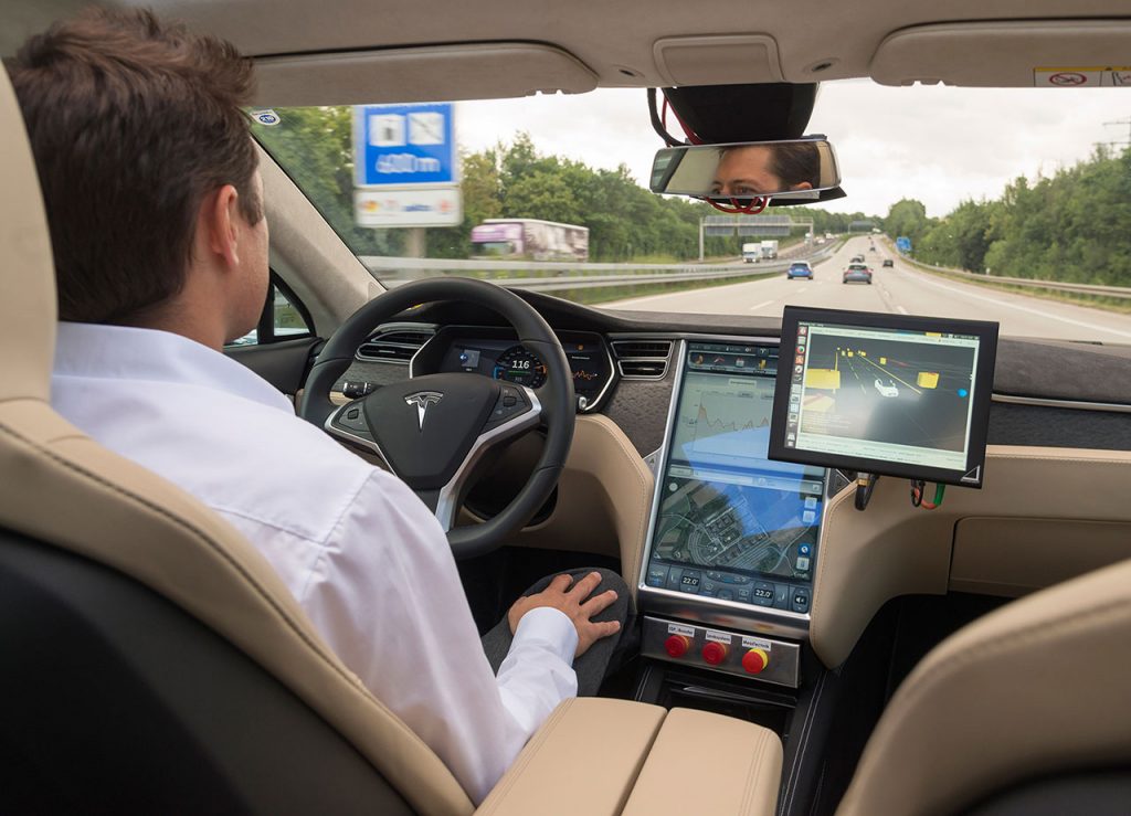 Die Software nutzt digitale Umgebungsmodelle, um sich ein Bild von der Umgebung des Fahrzeugs zu machen. (C) Bosch und TomTom