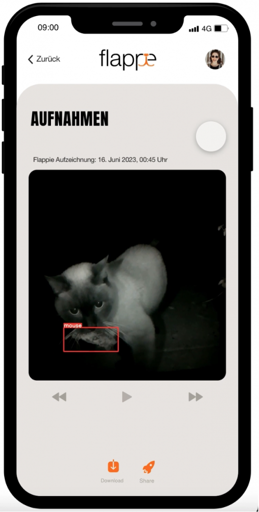 Screenshot der App "Flappie", der eine Katze zeigt, die eine Maus im Maul hat.